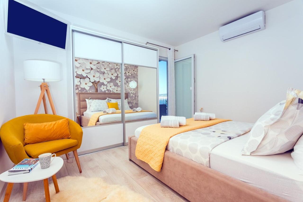 Villa Matan - Only 200M From The Sandy Beaches, Private 28M2 Pool Omis Exterior photo