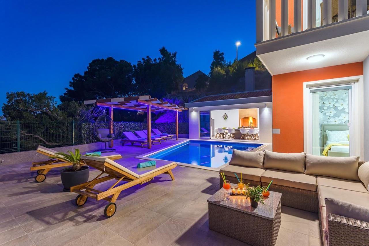 Villa Matan - Only 200M From The Sandy Beaches, Private 28M2 Pool Omis Room photo