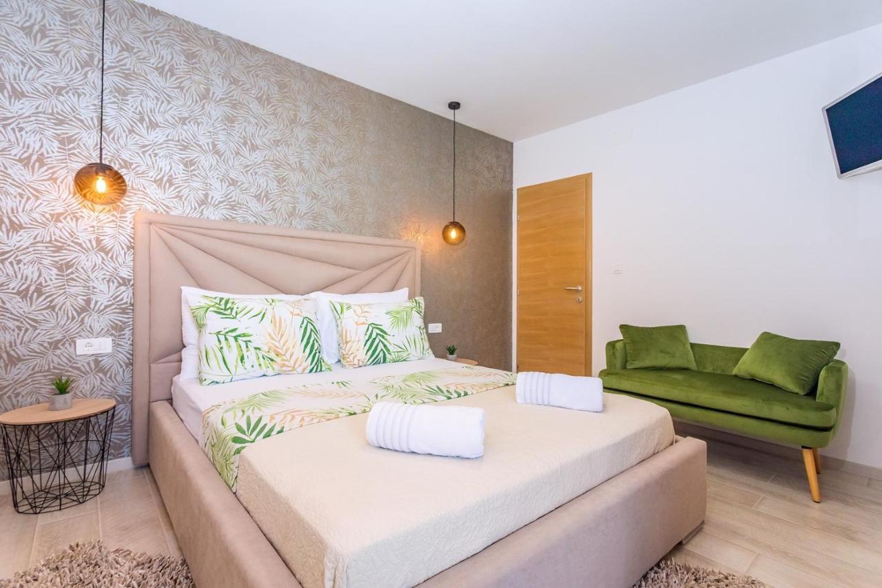Villa Matan - Only 200M From The Sandy Beaches, Private 28M2 Pool Omis Room photo