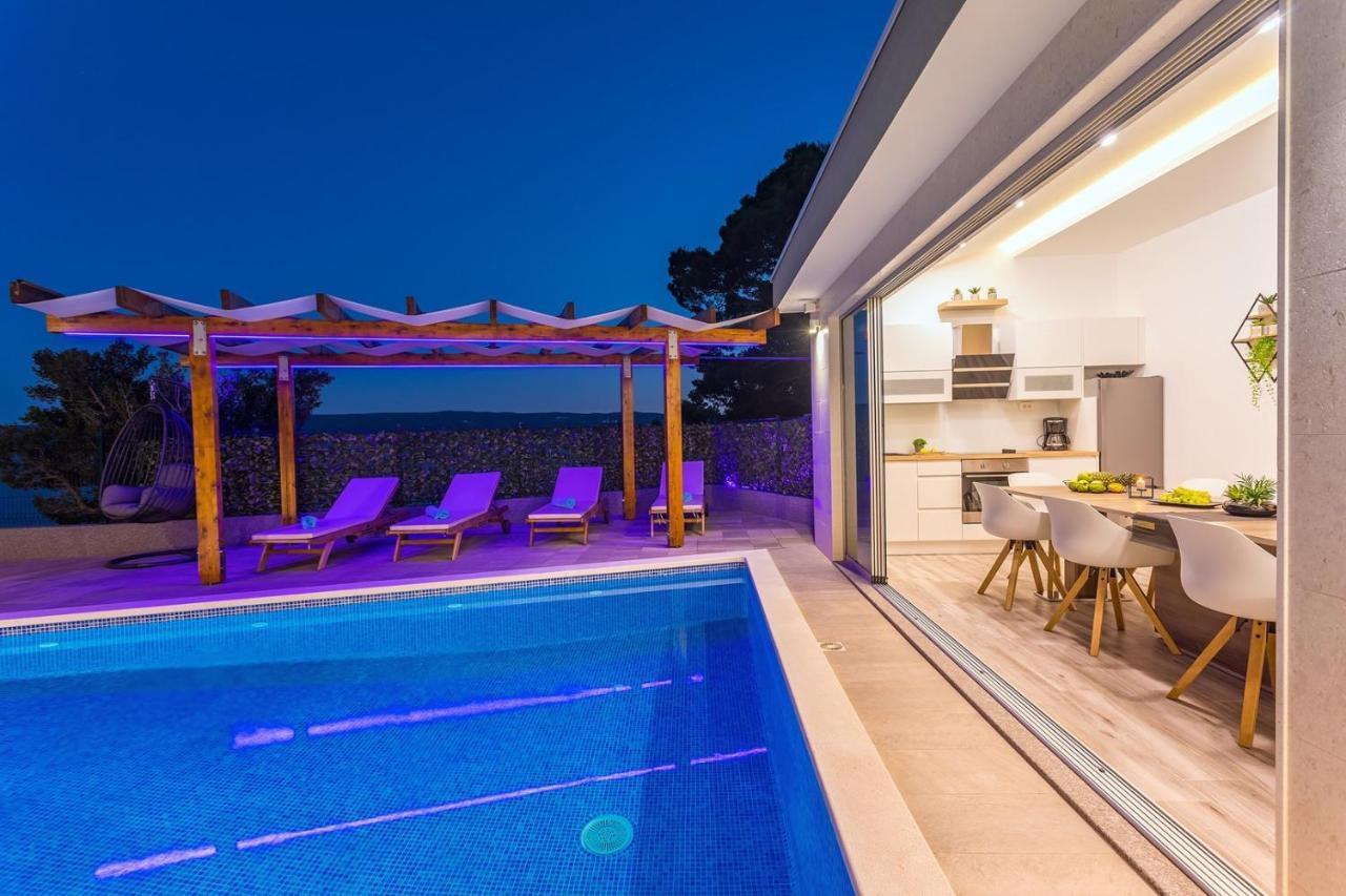 Villa Matan - Only 200M From The Sandy Beaches, Private 28M2 Pool Omis Room photo